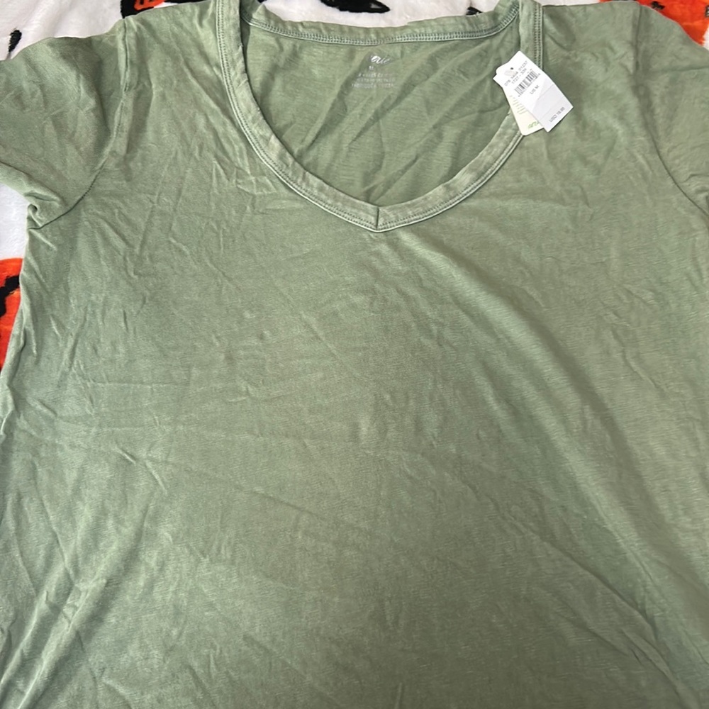 Women’s medium light olive/green scoop neck shirt